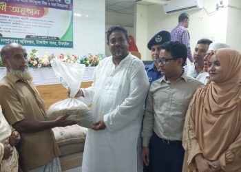 টাঙ্গাইলে ক্ষুদ্র ও প্রান্তিক কৃষকদের মাঝে বিনামূল্যে বীজ ও সার বিতরণ।