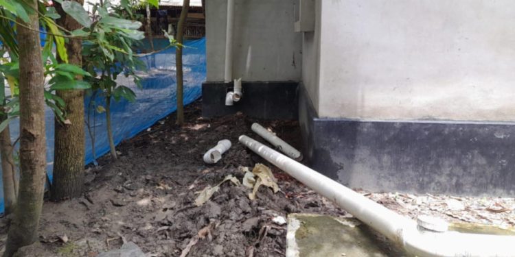 রামপালে বাড়ী ঘরে হামলা ভাংচুর হত্যার হুমকির অভিযোগ।