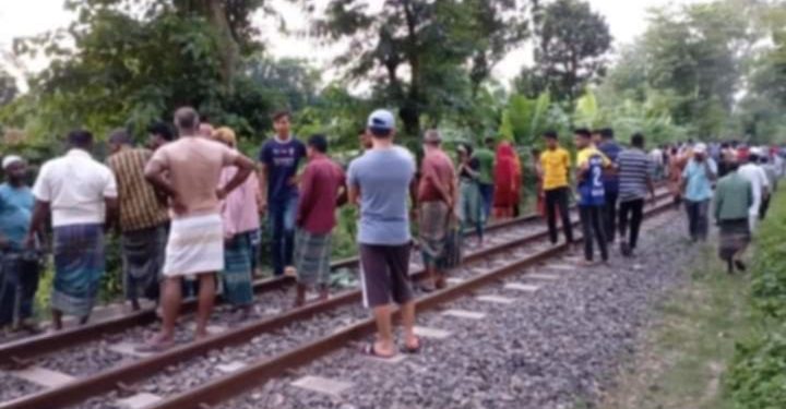 পাঁচবিবিতে শিশু সন্তানকে কোলে নিয়ে চলন্ত ট্রেনের নিচে ঝাপ দিয়ে গৃহবধুর আত্মহত্যা ।