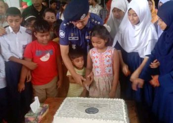 বগুড়ার মুক-বধির বিদ্যালয়ের শিক্ষার্থীদের সাথে পুলিশ সুপারের প্রীতিভোজ অনুষ্ঠিত।