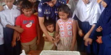 বগুড়ার মুক-বধির বিদ্যালয়ের শিক্ষার্থীদের সাথে পুলিশ সুপারের প্রীতিভোজ অনুষ্ঠিত।