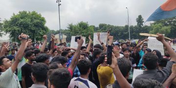 বঙ্গবন্ধু সেতু মহাসড়ক অবরোধ, উত্তাল শিক্ষার্থী! 