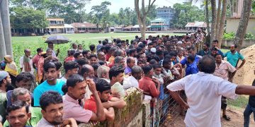 বাগেরহাটে মোরেলগঞ্জে মৎস্যজীবীদের চাল বিতরনে বাঁধা,তালিকা সংশোধনের দাবীতে বিক্ষোভ।