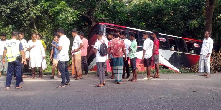 বাগেরহাটের ফকিরহাট দুই পরিবহনের সংঘর্ষে আহত-১২ নিহত -১
