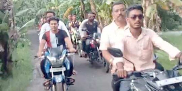 মানুষের ঘুম হারাম বাগেরহাটে চলছে গরু ও মটর সাইকেল লুটের মহাউৎসব।