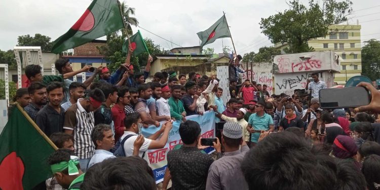 পঞ্চগড়ে অগ্নি সংযোগ ভাংচুরের প্রতিবাদে বিক্ষোভ সমাবেশ।