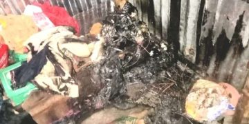 বাগেরহাটের রামপালে সৎ ভাইয়ের ঘরে আগুন দিয়ে পুড়িয়ে মারার চেষ্টার অভিযোগ।