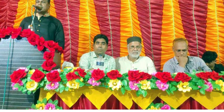 বাগেরহাটের বেলায়েত হোসেন ডিগ্রী কলেজে শিক্ষক ও শিক্ষার্থীদের সাথে বিএনপি নেতার মতবিনিময়।