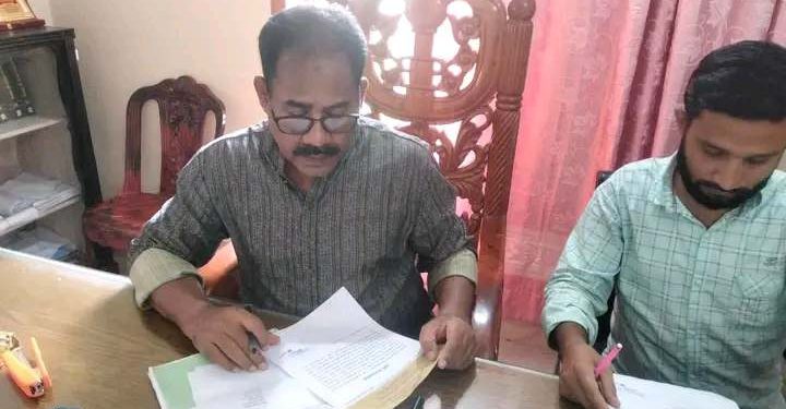 পাঁচবিবিতে নিয়মিত অফিস করছেন আয়মা রসুলপুর ইউনিয়ন পরিষদের চেয়ারম্যান মিলটন।