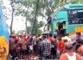 বাগেরহাটের মোল্লাহাটে পরিবহন কাভার্ড ভ্যান মুখোমুখি সংঘর্ষে চালক নিহত।