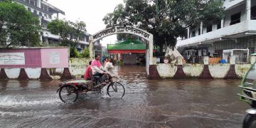 বাগেরহাটের বৃষ্টিতে তলিয়েছে রাস্তা-ঘাট,ভোগান্তি চরমে।
