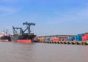 বাগেরহাটের মোংলা সমুদ্র বন্দর ৩ নম্বর সতর্ক সংকেত।