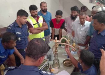 বাগেরহাটের রামপালে আওয়ামীলীগের ইউপি চেয়ারম্যান আব্দুল্লাহর অফিস থেকে মাদকদ্রব্য উদ্ধার।