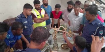 বাগেরহাটের রামপালে আওয়ামীলীগের ইউপি চেয়ারম্যান আব্দুল্লাহর অফিস থেকে মাদকদ্রব্য উদ্ধার।