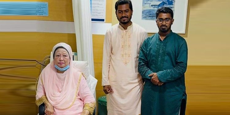 খালেদা জিয়া’র সঙ্গে সাক্ষাৎ করলেন ভিপি নুর।