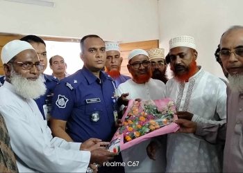 রামপাল থানা পুলিশকে ফুলের শুভেচ্ছা দিয়ে বরণ করে নিলেন বাংলাদেশ জামায়াত ইসলামী রামপাল উপজেলা শাখা।