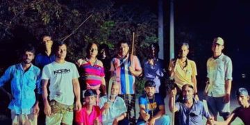 বাগেরহাটের মোংলার মিঠাখালী ইউনিয়নের চুরি-ডাকাতি রোধে রাতভর পাহারা দিচ্ছেন স্থানীয়রা।