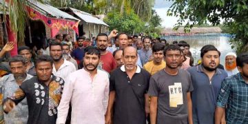 বাগেরহাটের রামপালে জনযুদ্ধের শীর্ষ সন্ত্রাসী মুক্তর অত্যাচারের বিচার দাবীতে মানববন্ধন।