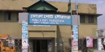 মোংলায় মেয়র- কাউন্সিলররা পৌরসভায় কবে আসবেন তা নিয়ে স্থানীয়দের মিশ্র প্রতিক্রিয়া।