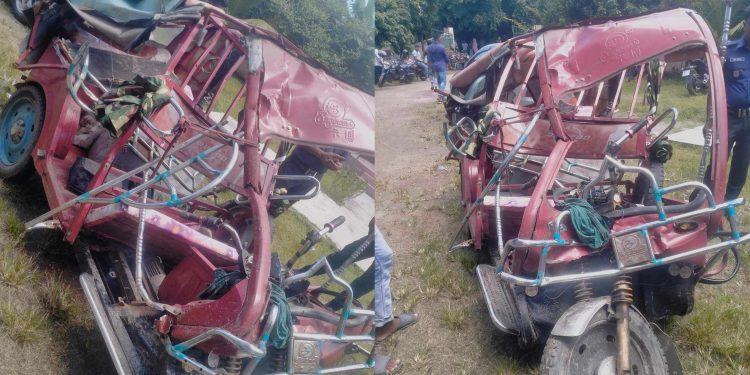 ফকিরহাটে পিকআপ-ইজিবাইকের মুখোমুখি সংঘর্ষ, নারীসহ নিহত ৩