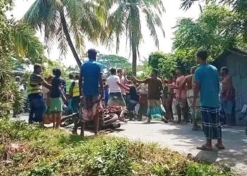 বিএমএসএস-এর তীব্র নিন্দা ও প্রতিবাদ   বাগেরহাটের কচুয়ার আলীপুরে সংবাদ সংগ্রহকালে লুটপাট কারীদের হামলায় পুলিশের সামনে সাংবাদিক আহত ৩