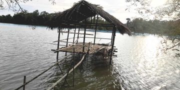 বাগেরহাটের রামপালে নিরীহ শিক্ষকের বৈধ জমি দখল চেষ্টার অভিযোগ।