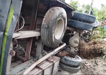 ভূঞাপুরে নিয়ন্ত্রণ হা‌রি‌য়ে যাত্রীবা‌হী বা‌স বসতঘরে, নিহত এক ব্যাবসায়ী।