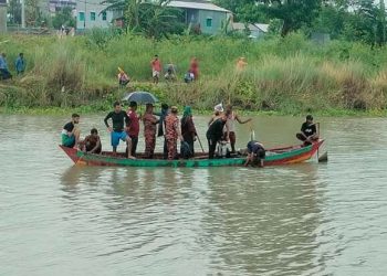 মানিকগঞ্জের ধলেশ্বরী নদীতে সাঁতার শিখতে গিয়ে বাবা-মেয়ে নিখোঁজ!