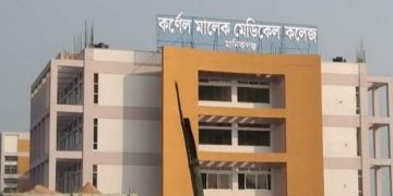 মানিকগঞ্জে স্ত্রীসহ তিন জনের শরীরে কেরোসিন ঢেলে আগুন দিল স্বামী।