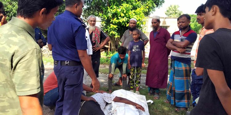 বাগেরহাটের ফকিরহাটে ট্রাকের ধাক্কায় অপর ট্রাকের সহযোগী নিহত ১