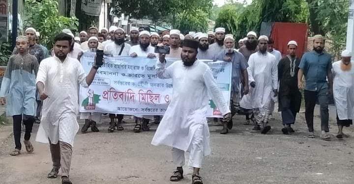 ভারতে বিশ্বনবী হযরত মুহাম্মদ (সাঃ) কে কটুক্তি ও মুসলিম নির্যাতনের প্রতিবাদে পাঁচবিবিতে বিক্ষোভ মিছিল সমাবেশ অনুষ্ঠিত।