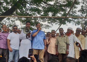 মাদারগঞ্জে বিএনপি নেতা ফায়েজুল ইসলাম লাঞ্জু’র মোটরসাইকেল শো-ডাউন।