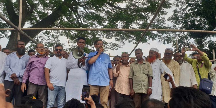 মাদারগঞ্জে বিএনপি নেতা ফায়েজুল ইসলাম লাঞ্জু’র মোটরসাইকেল শো-ডাউন।