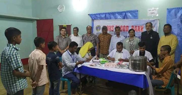 লায়ন্স ক্লাবের সহযোগিতায় লামার কোয়ান্টামে চক্ষুসেবা ও ব্লাড গ্রুপিং ক্যাম্প।