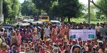 চুনারুঘাটে চা শ্রমিকদের মহাসড়ক অবরোধ।