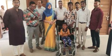 বাগেরহাটের রামপালে বিশেষ চাহিদা সম্পন্ন শিক্ষার্থীদের মাঝে হুইল চেয়ার বিতরণ।