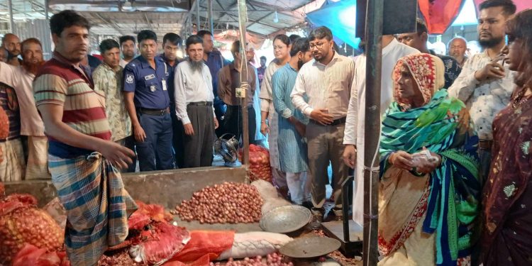 টাঙ্গাইলে দ্রব্যমুল্যে নিয়ন্ত্রণে বিশেষ টাস্কফোর্সের অভিযান, জরিমানা ২৫ হাজার।