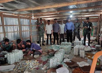 বাগেরহাটে বিশেষ টাস্কফোর্সের অভিযানে নিপা বিড়ি প্রতিষ্ঠানকে জরিমানা।