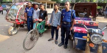 বগুড়ার শেরপুরে আন্তঃজেলা চোর চক্রের তিন সদস্য গ্রেপ্তার: চুরি যাওয়া অটোরিকশা উদ্ধার।