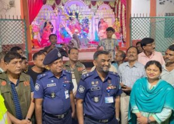 টাঙ্গাইলে শারদীয় দুর্গাপূজা উপলক্ষ্যে পূজা মন্ডপ পরিদর্শন করেন পুলিশ সুপার সাইফুল ইসলাম সানতু।