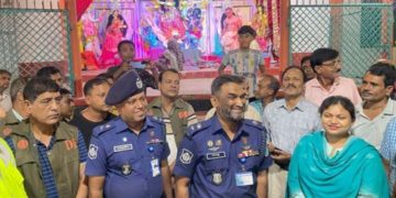 টাঙ্গাইলে শারদীয় দুর্গাপূজা উপলক্ষ্যে পূজা মন্ডপ পরিদর্শন করেন পুলিশ সুপার সাইফুল ইসলাম সানতু।