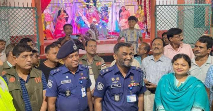 টাঙ্গাইলে শারদীয় দুর্গাপূজা উপলক্ষ্যে পূজা মন্ডপ পরিদর্শন করেন পুলিশ সুপার সাইফুল ইসলাম সানতু।