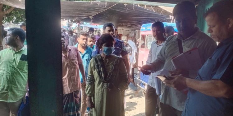 জামালপুর মাদারগন্জের শ্যামগঞ্জ কালিবাড়ী বাজার মনিটরিংয়ে এসিল্যান্ড, ১৫০০ টাকা জরিমানা।