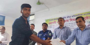 জামালপুরের মাদারগঞ্জে শিক্ষার্থী সজিব সাঁতার প্রতিযোগীতায় জেলায় প্রথম ।