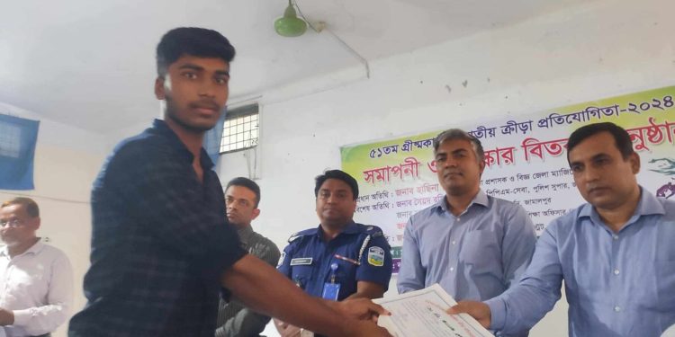 জামালপুরের মাদারগঞ্জে শিক্ষার্থী সজিব সাঁতার প্রতিযোগীতায় জেলায় প্রথম ।