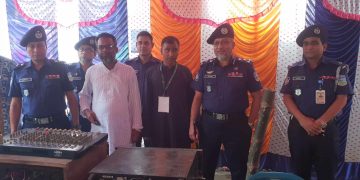 জামালপুরের মাদারগঞ্জে পূজা মন্ডপ পরিদর্শন করলেন ময়মনসিংহ রেঞ্জ ডিআইজি ডঃআশরাফুর রহমান।