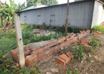 ধামরাইয়ে ১৫০ বছরের জমি দখলের চেষ্টা, সীমানা প্রাচীর ভেঙে দেওয়ার অভিযোগ।