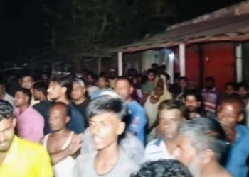 দৌলতপুরে জিম অ্যান্ড মিম এন্টারপ্রাইজে অগ্নিদগ্ধ  আলী হোসেন মারা গেছে ।