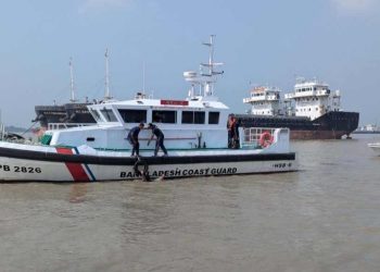 বাগেরহাটের মোংলায় পশুর নদীতে এক জাহাজকে অপর জাহাজের ধাক্কা, জেলে নিখোঁজ ১