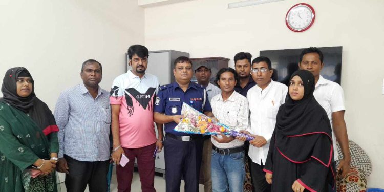 বাগেরহাটের রামপালে নবাগত ওসি সেলিম রেজার সাথে মতবিনিময়।